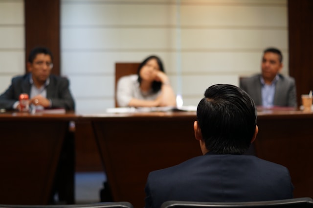 Read more about the article When Should You Settle Your Injury Case Outside Court